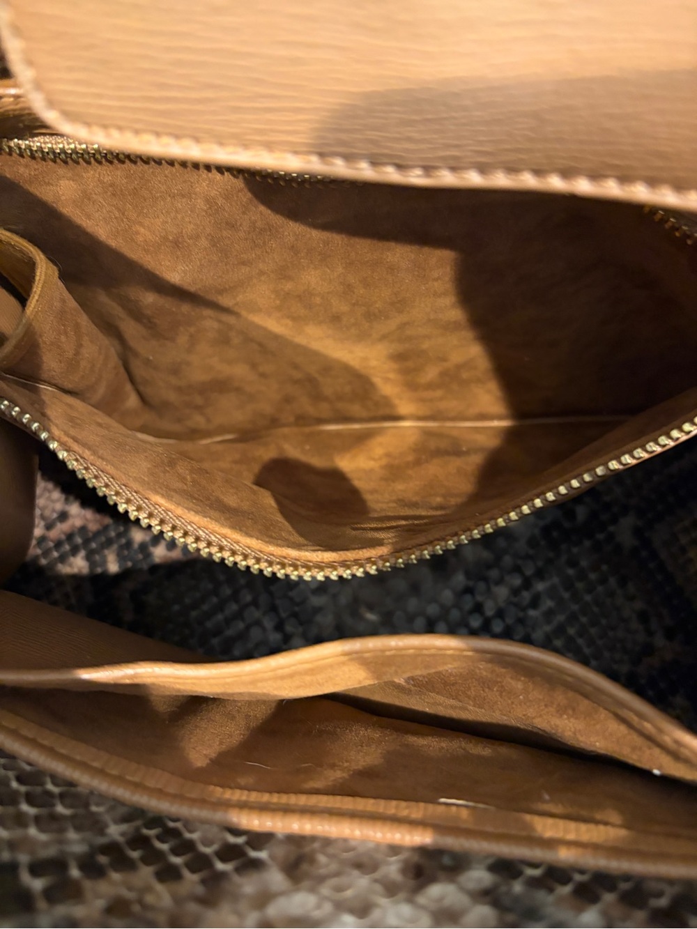 New Kiki Kouture large hand bag. Large buckle/brown sides snakeskin look. - Picture 5 of 6